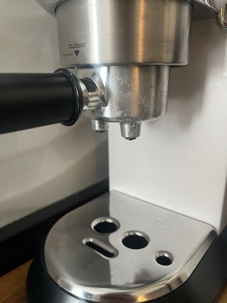 Cafetera DeLonghi Dedica + Accesorios