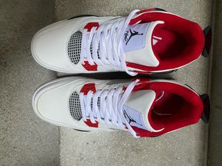 Zapatillas Jordan Blancas y Rojas