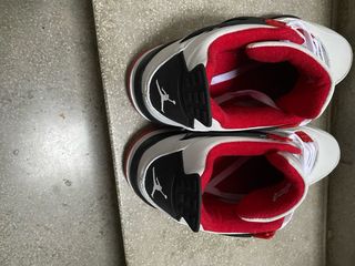 Zapatillas Jordan Blancas y Rojas