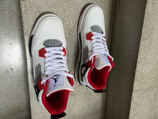 Zapatillas Jordan Blancas y Rojas