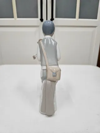 Figura porcelana pastorcillo con oveja