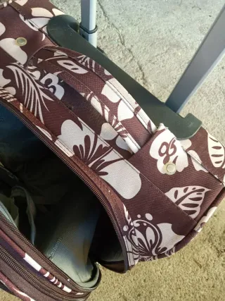 Maleta de cabina con estampado floral