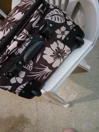 Maleta de cabina con estampado floral