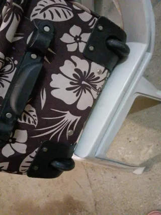 Maleta de cabina con estampado floral