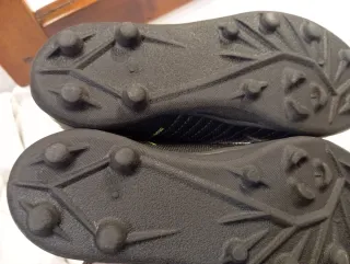 Scarpe da calcio nere e verdi taglia 30