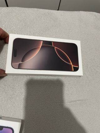 Caja iPhone 16 Pro Max