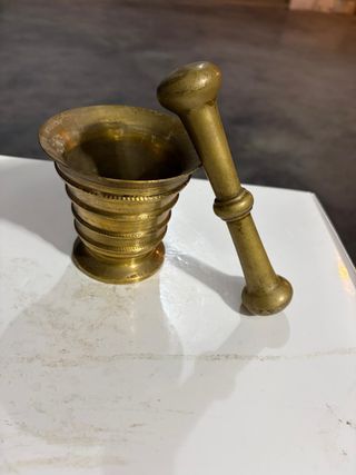 Mortaio e pestello in ottone