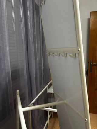 Espejo Metálico Blanco con Perchero