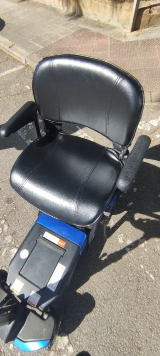 Silla plegable eléctrica azul para exterior scoote