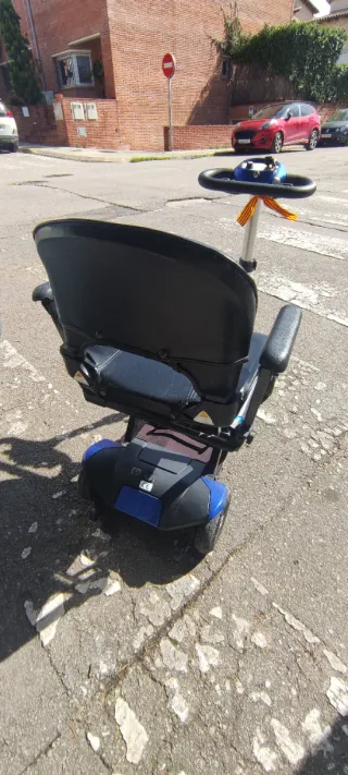 Silla plegable eléctrica azul para exterior scoote