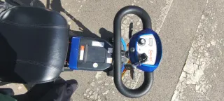 Silla plegable eléctrica azul para exterior scoote