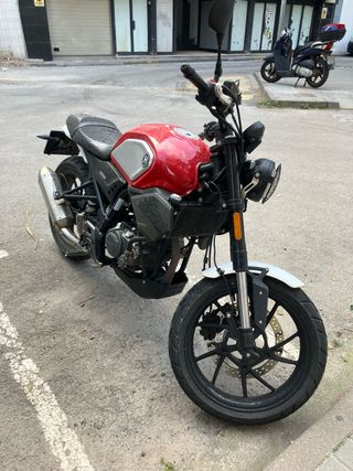 Moto 125 Naked Roja y Gris