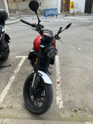 Moto 125 Naked Roja y Gris