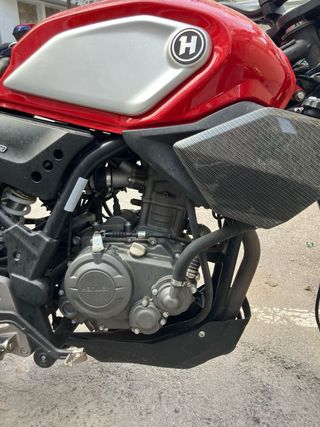 Moto 125 Naked Roja y Gris