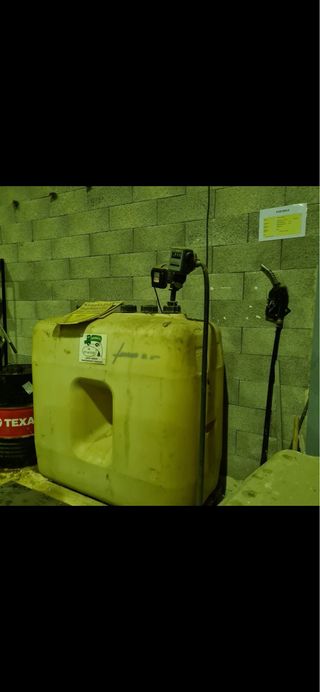 Depósito gasoil con bomba