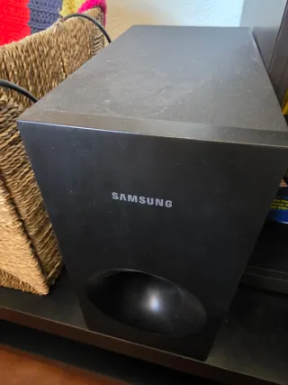 Barra de Sonido Samsung Negra y Plateada