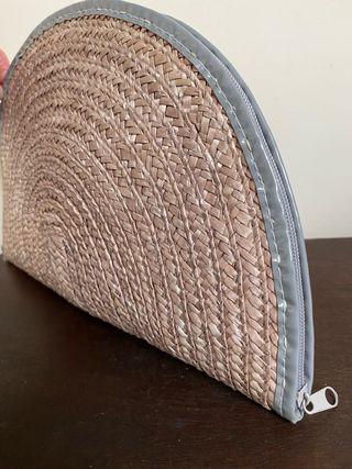 Bolso de mano, clutch de rafia beige grisáceo