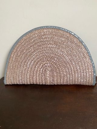 Bolso de mano, clutch de rafia beige grisáceo