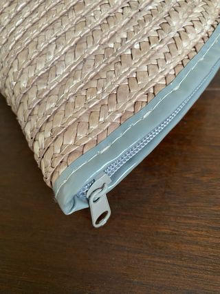 Bolso de mano, clutch de rafia beige grisáceo