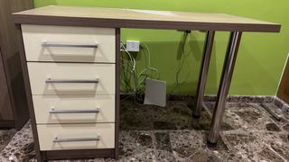 Mesa de escritorio madera y metal