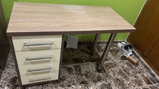 Mesa de escritorio madera y metal