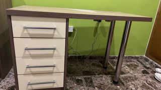 Mesa de escritorio madera y metal