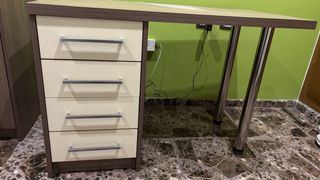 Mesa de escritorio madera y metal