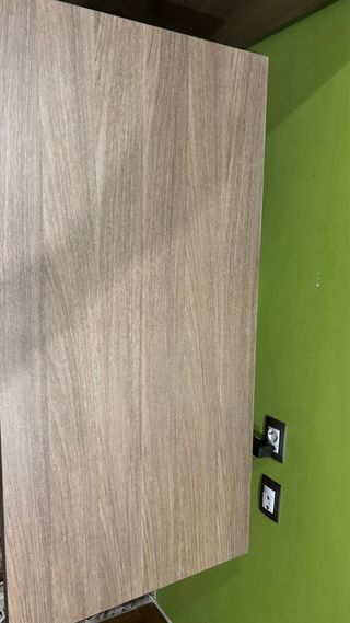 Mesa de escritorio madera y metal
