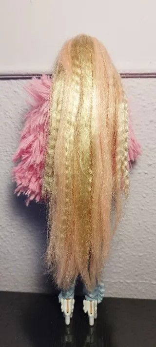 Muñeca Barbie con abrigo rosa y gafas