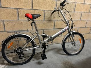 Bicicleta plegable plateada