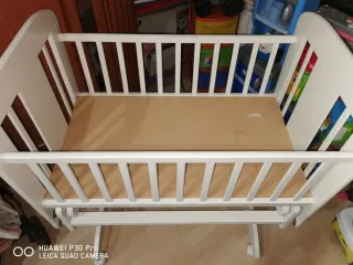 Cuna de bebé blanca