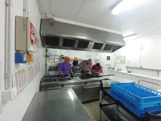 Instalación de Campanas Extractoras en Acero Inox
