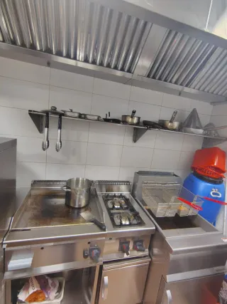 Instalación de Campanas Extractoras en Acero Inox