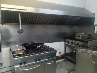 Instalación de Campanas Extractoras en Acero Inox