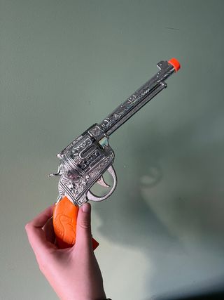 Pistola de Juguete Plateada con Mango Naranja