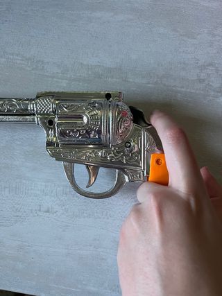 Pistola de Juguete Plateada con Mango Naranja