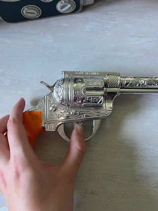 Pistola de Juguete Plateada con Mango Naranja