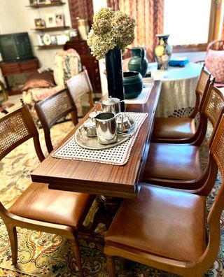 Mesa de madera vintage y 6 sillas