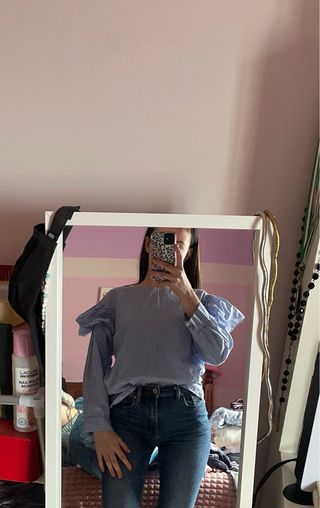 Camisa de rayas azules y blancas