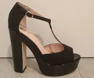 Sandalias tacón charol La Strada negras