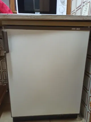 Congelador pequeño blanco