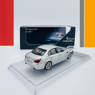 BMW M5 E60 Sedán 1:64