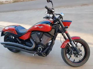 Victory Hammer S 2016 Negra/Roja