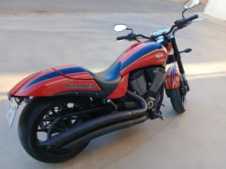 Victory Hammer S 2016 Negra/Roja