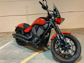 Victory Hammer S 2016 Negra/Roja