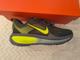 Nike Vomero 18 Talla 43