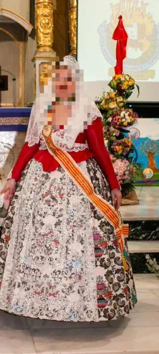 Traje de Fallera Multicolor y Rojo