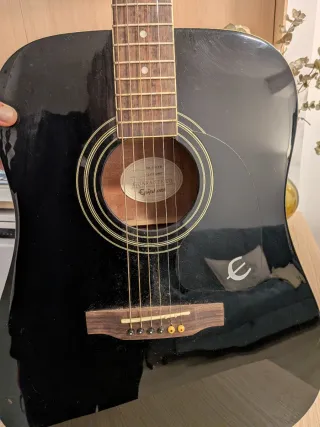 Guitarra Epiphone DR-100 con funda y afinador