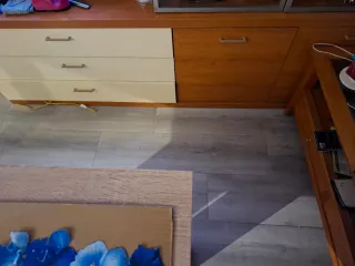 Estantería cristal y aparador madera