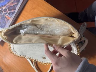 Borsetta bianca e oro